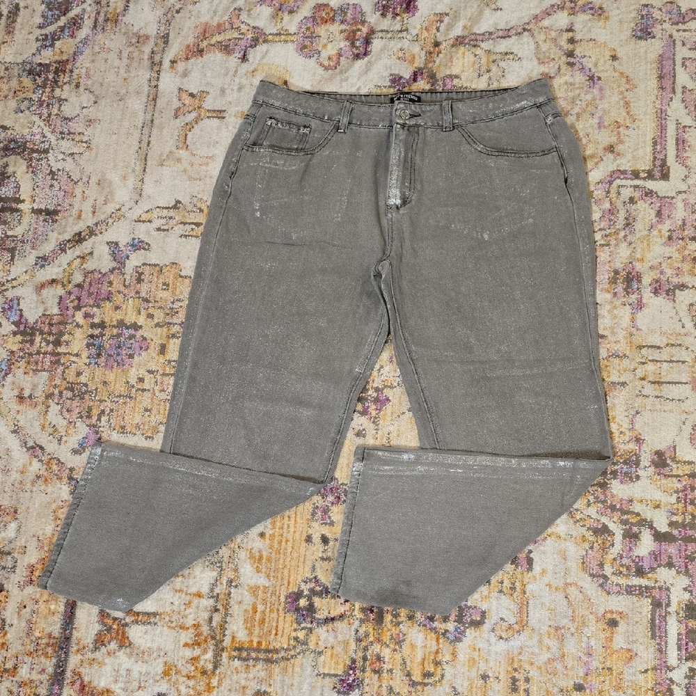 PrettyLittleThing Gray/Silver Shimmer Straight Leg Jeans (Peitite)